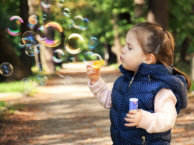 girl with soap ballons